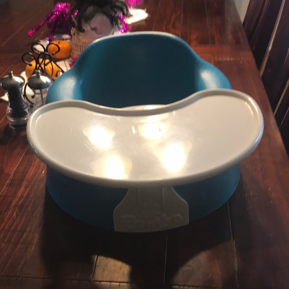 Bumbo with tray